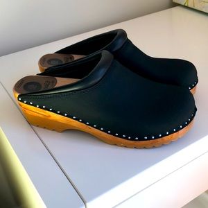 Troentorp black leather clogs- size 38